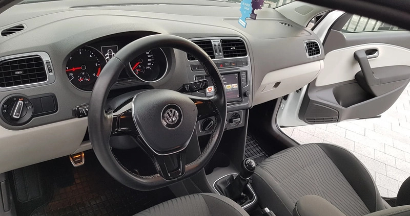 Volkswagen Polo cena 38900 przebieg: 145000, rok produkcji 2016 z Strzegom małe 781